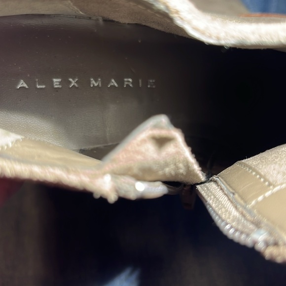 EUC ALEX MARIE ANKLE BOOTS SZ 8 taupe/beige - Picture 3 of 5